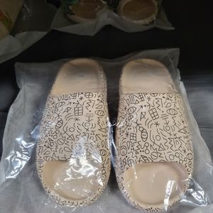 I am selling a rubber slipper